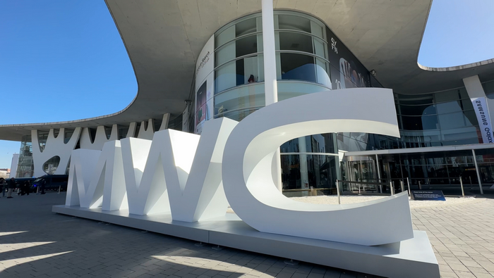 MWC2024完美收官 微網(wǎng)優(yōu)聯(lián)創(chuàng)新方案、全系產(chǎn)品與智能制造閃耀展臺，智能眼鏡引世界矚目